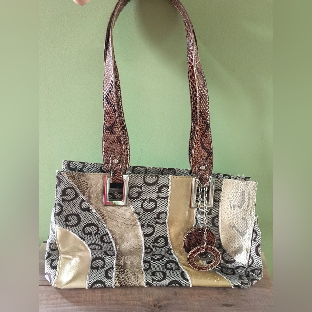 Faux G purse.